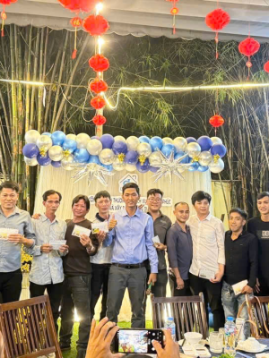Tất niên năm 2025